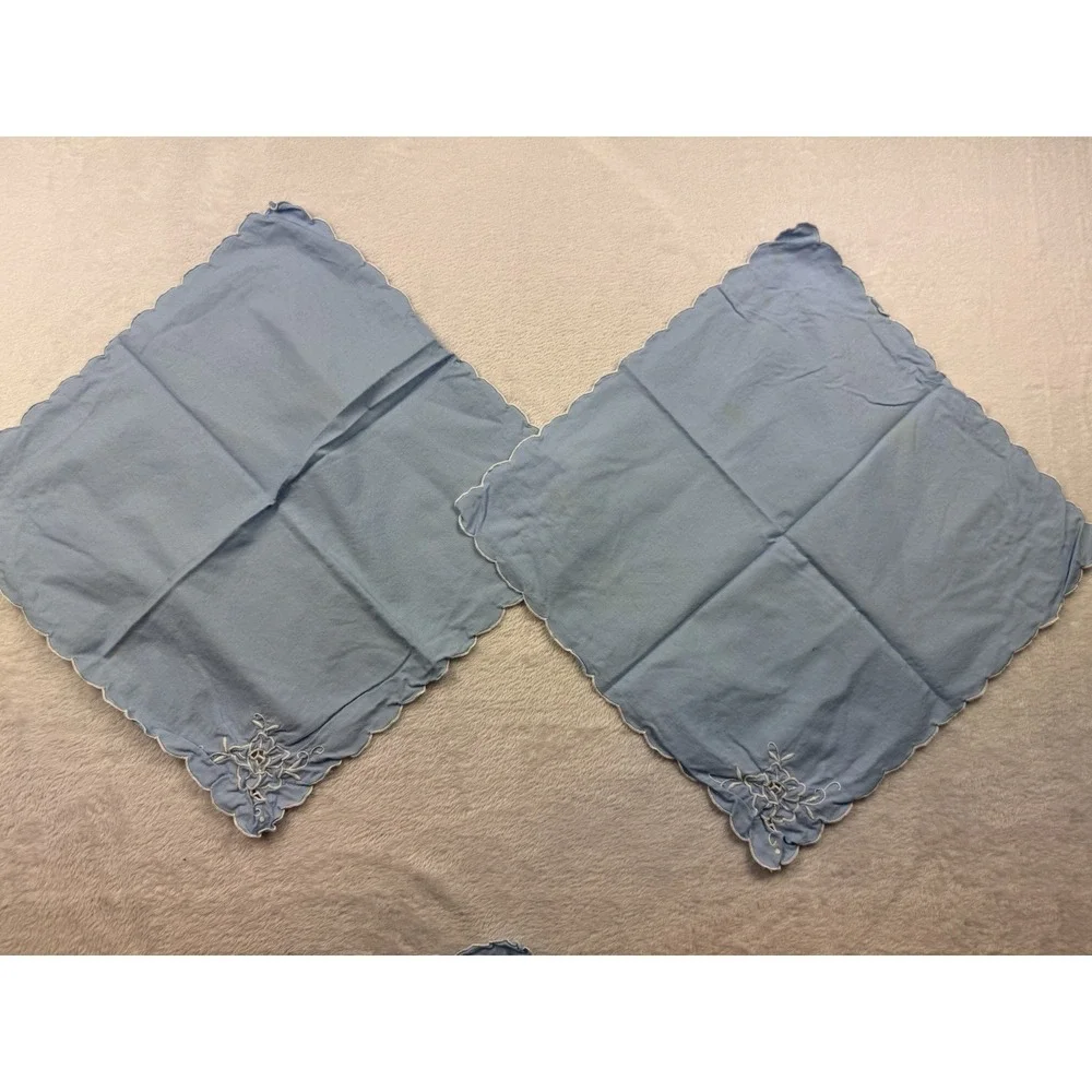 Napkins Set of 4 Blue Embroidered Scalloped Cut Out Floral Vintage